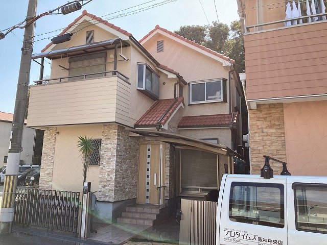 尼崎市M様邸の屋根・外壁塗装を行いました。屋根は『モニエル瓦』外壁